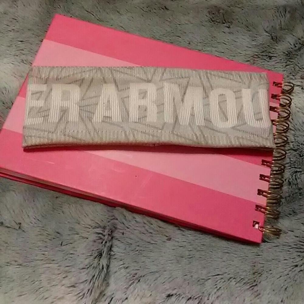 Girls Under Armour headband.